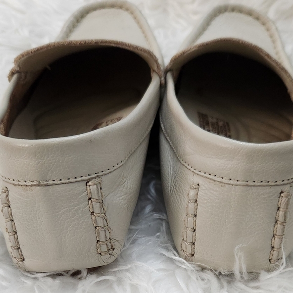 Boys Moccasins (Sz 33) light beige. All leather. Pre-owned. - Picture 7 of 8